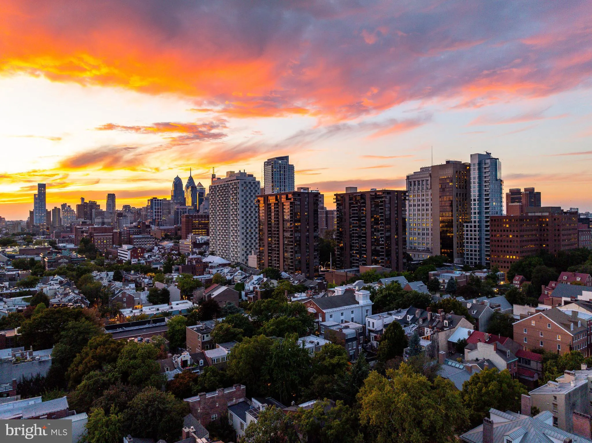 Philadelphia, Pennsylvania 19106, United States, 2 Bedrooms Bedrooms, ,3 BathroomsBathrooms,Residential,Pending,212247