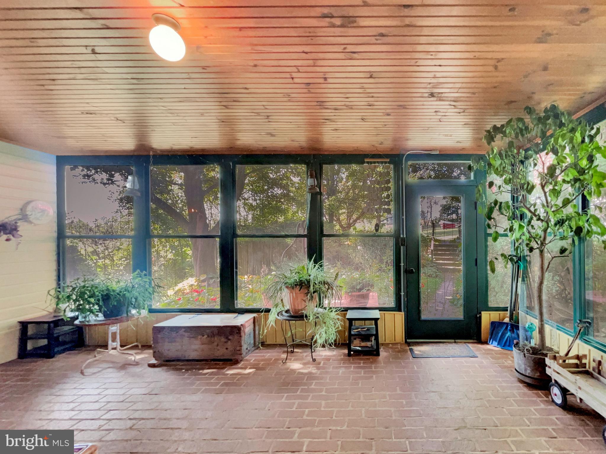 1095 TEXTER MOUNTAIN ROAD