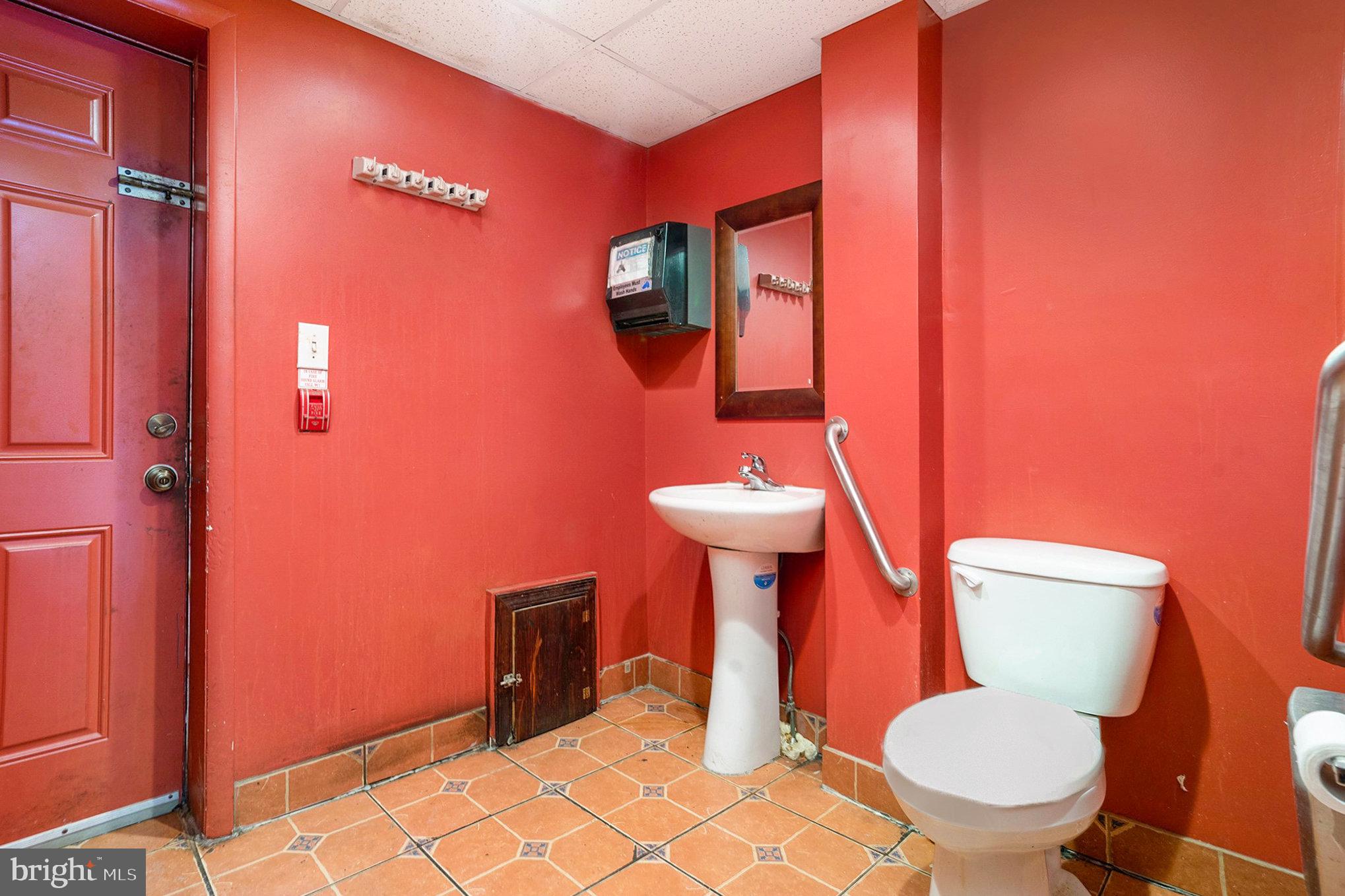 ROXBOROUGH - Commercial Sale