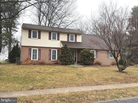 Homes For Sale - 901 Spring Garden Street<br/> Lancaster County, ELIZABETHTOWN, PA 17022