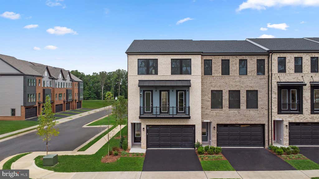 Photo of 2 Picasso Square #TYCE 24-F2, ASHBURN, VA 20148 (MLS # VALO2128688)