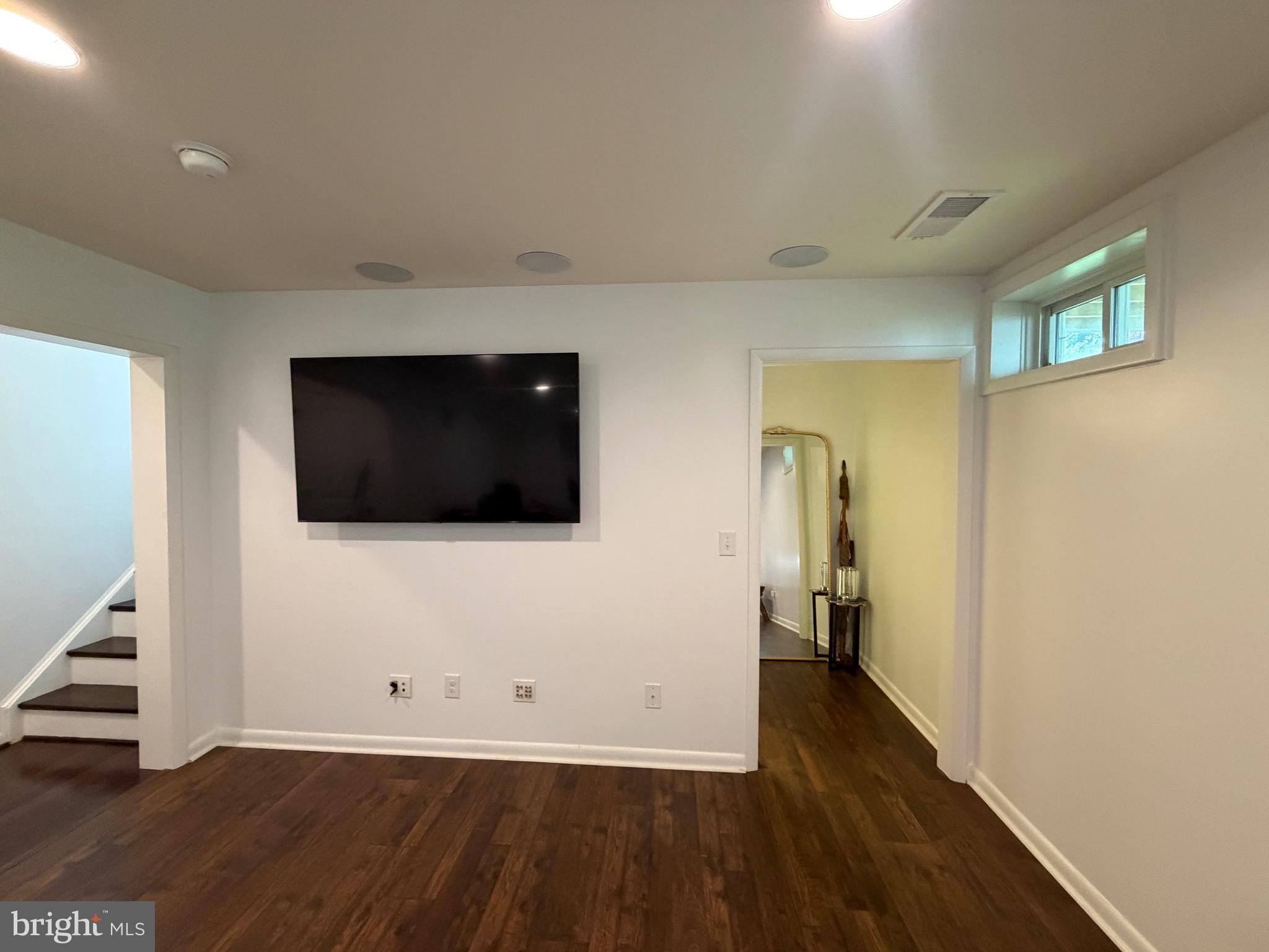 COWAN CROSSING - Residential