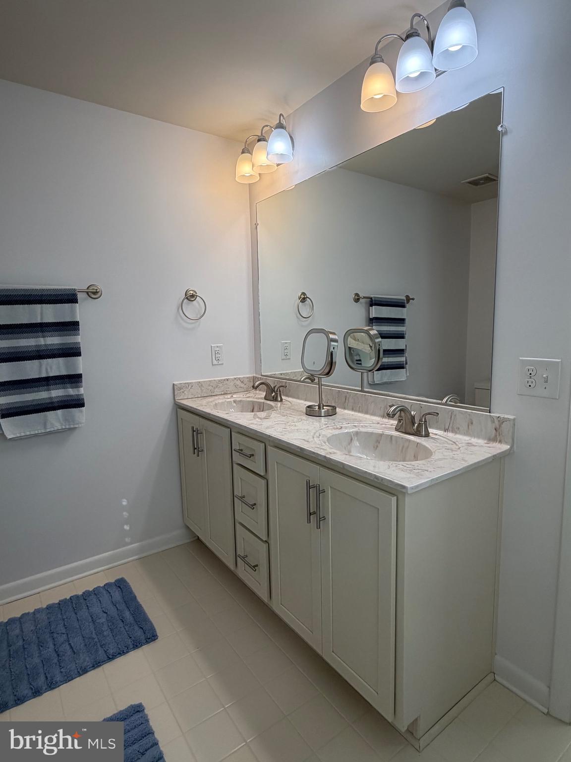 COWAN CROSSING - Residential