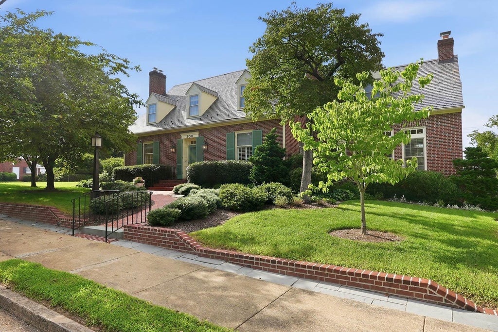 Photo of 809 Cornell Street, FREDERICKSBURG, VA 22401 (MLS # VAFB2010976)