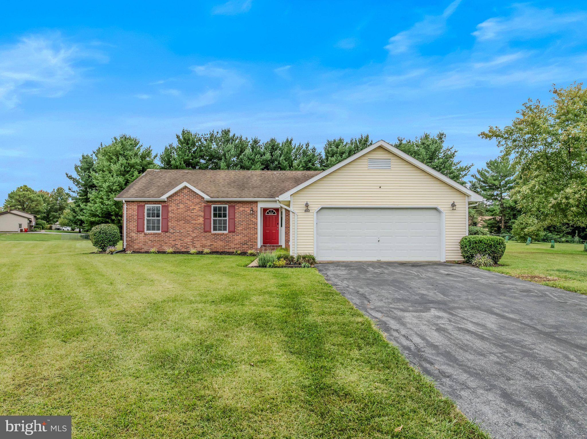 262 MAPLEWOOD COURT