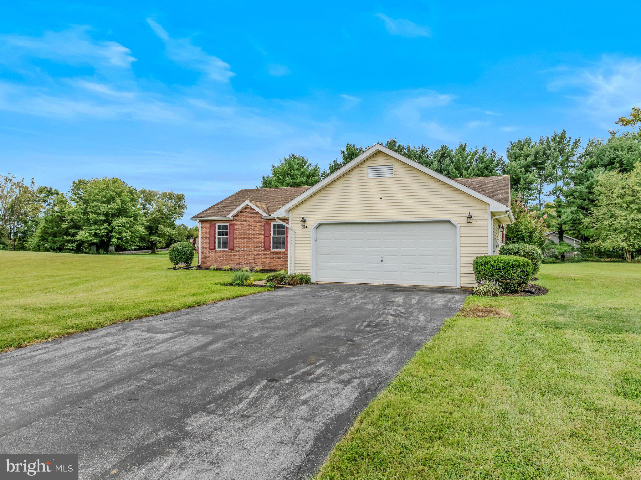 262 MAPLEWOOD COURT
