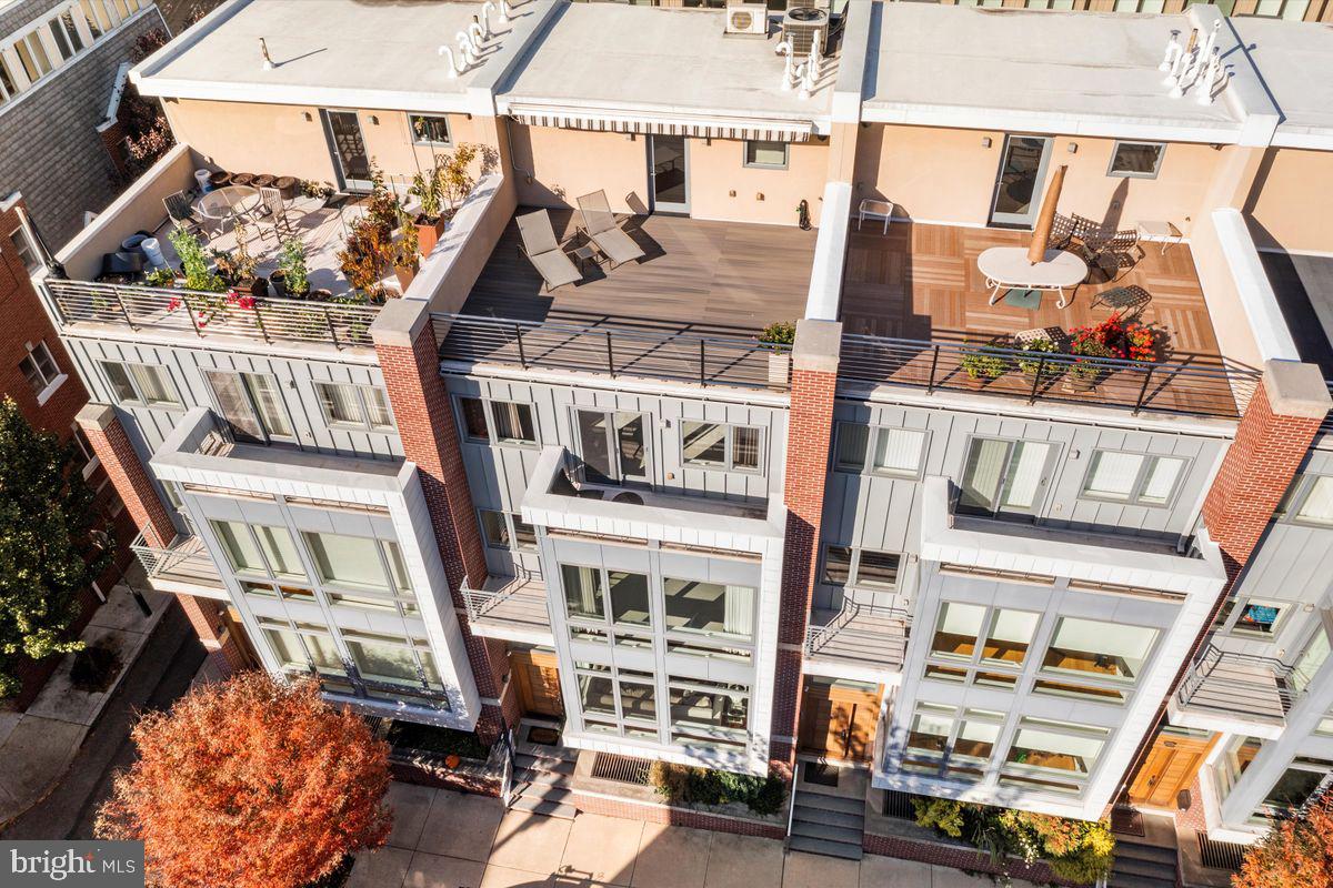 LOGAN SQUARE - Residential