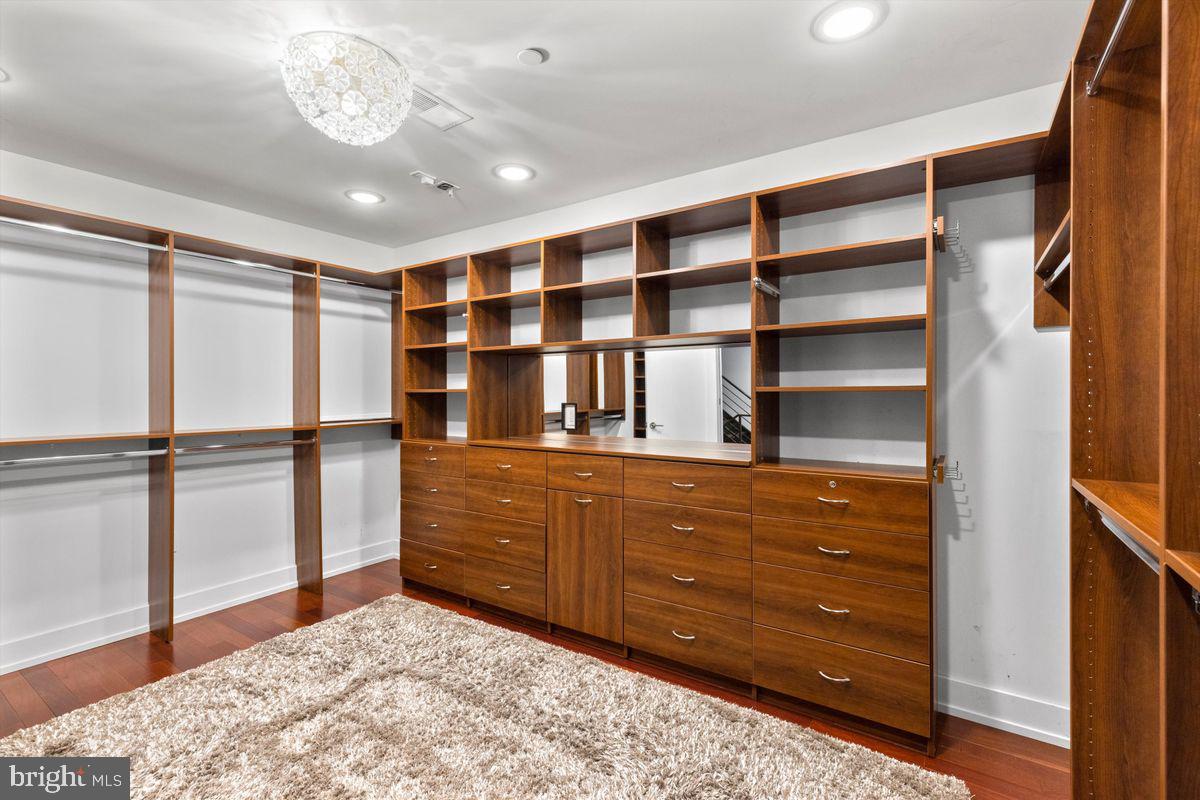 LOGAN SQUARE - Residential