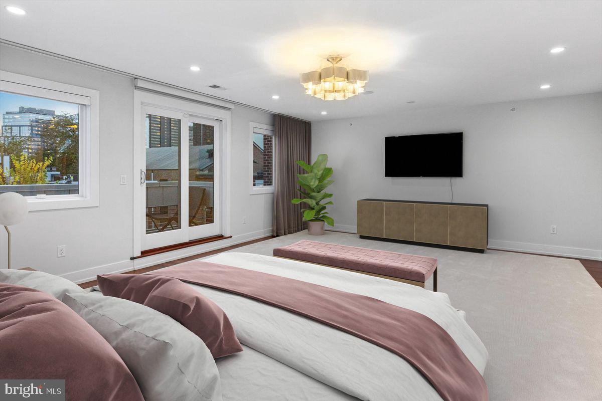 LOGAN SQUARE - Residential