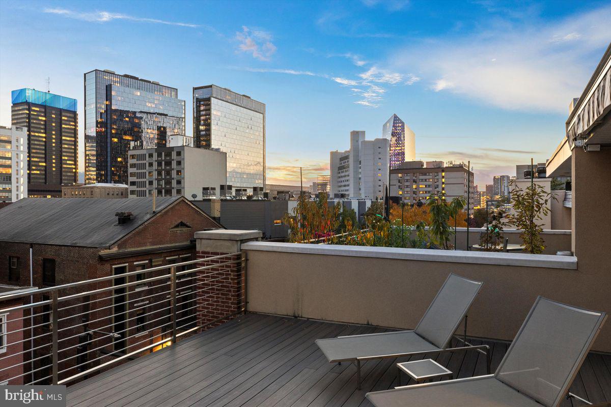 LOGAN SQUARE - Residential