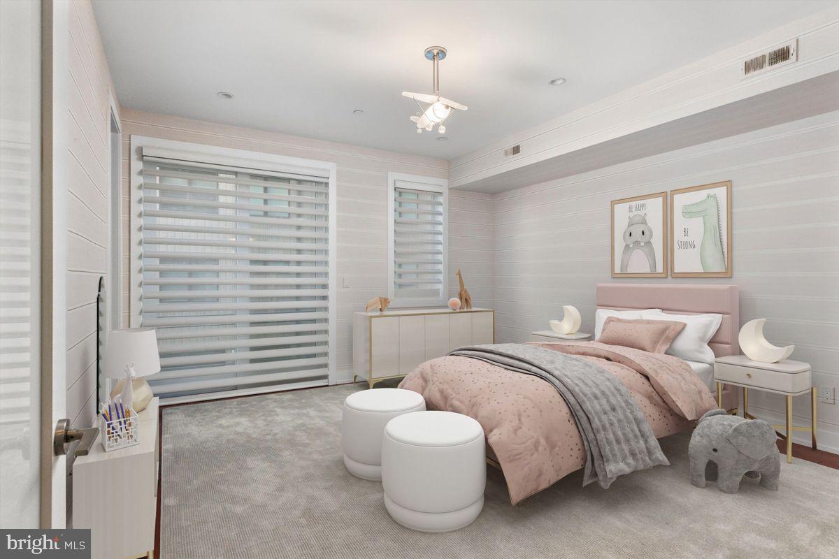 LOGAN SQUARE - Residential