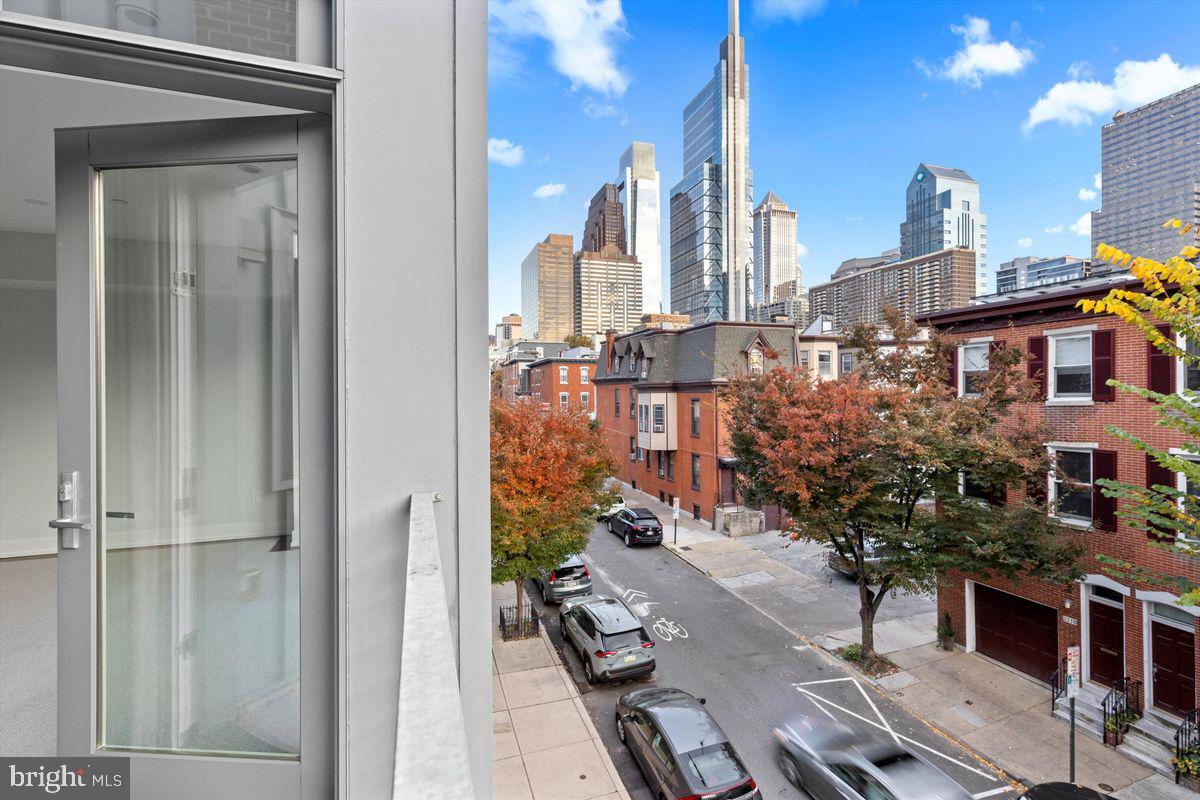 LOGAN SQUARE - Residential