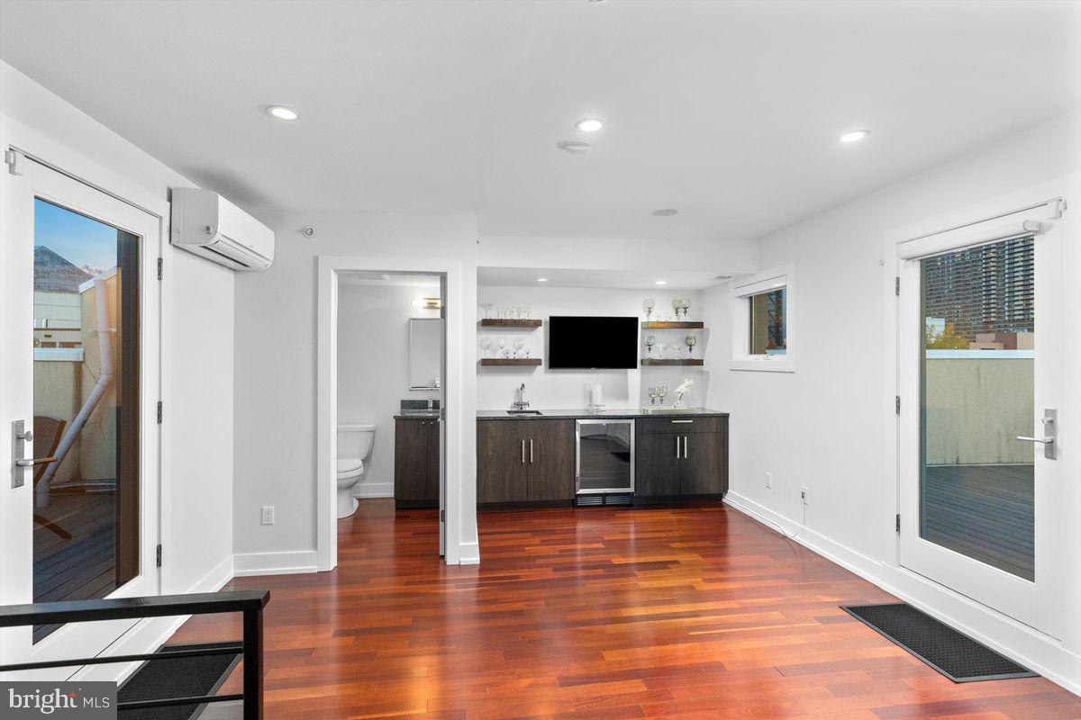 LOGAN SQUARE - Residential