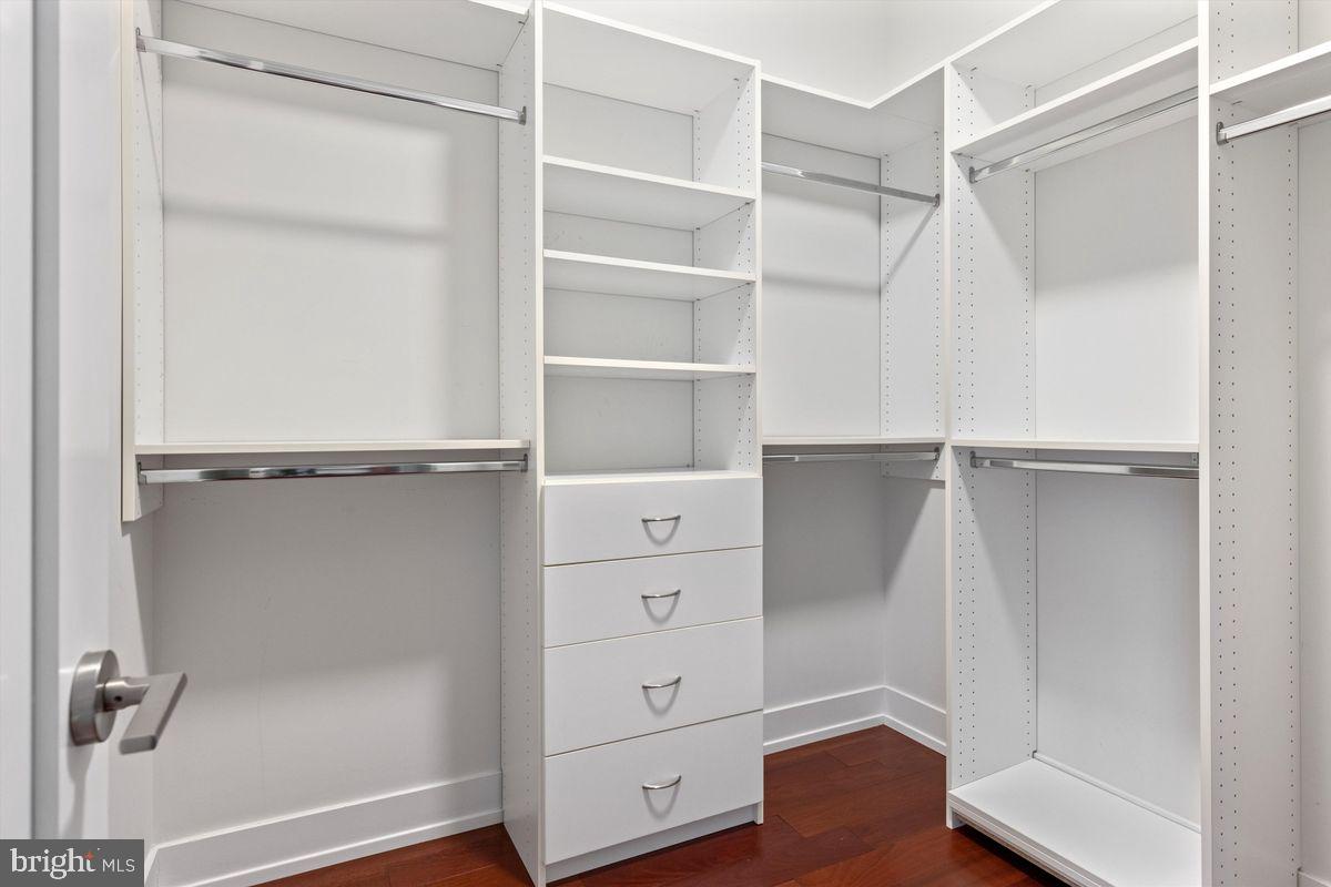 LOGAN SQUARE - Residential