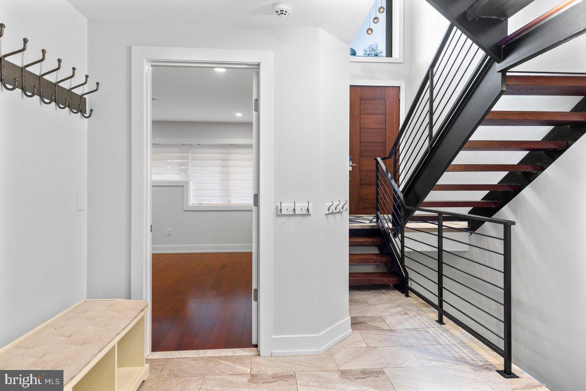 LOGAN SQUARE - Residential