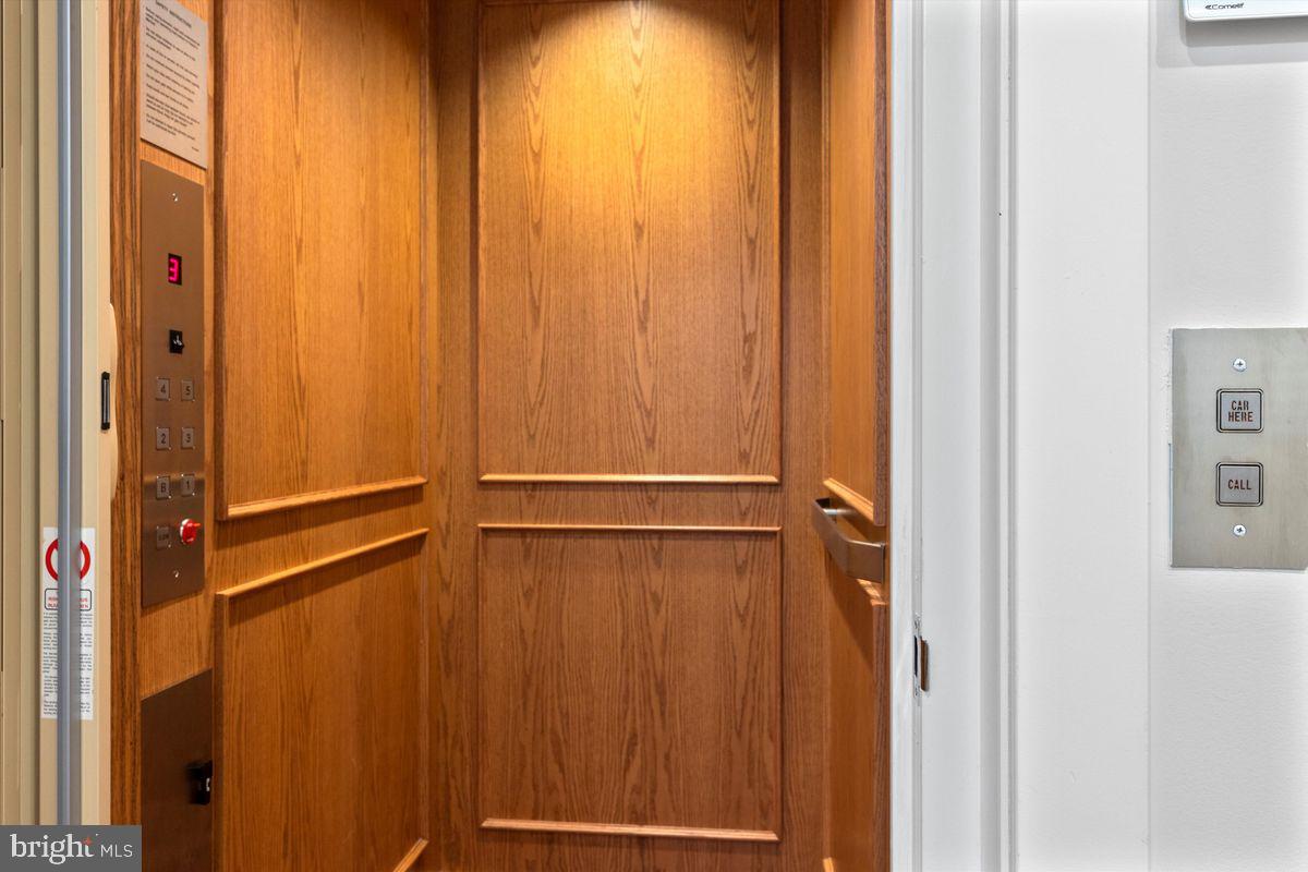 LOGAN SQUARE - Residential