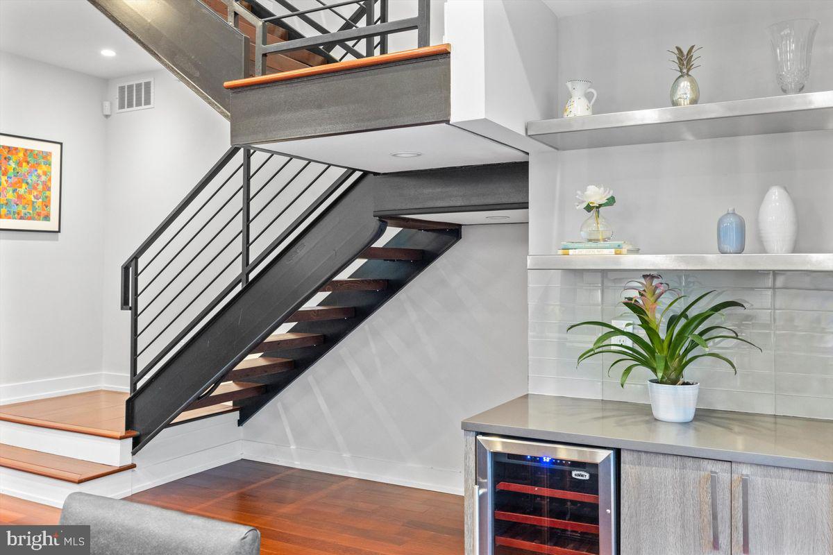 LOGAN SQUARE - Residential