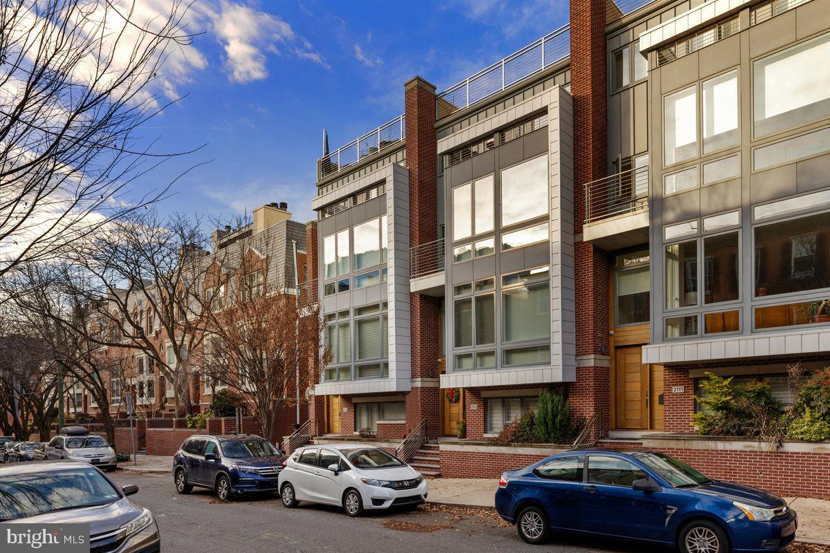 LOGAN SQUARE - Residential