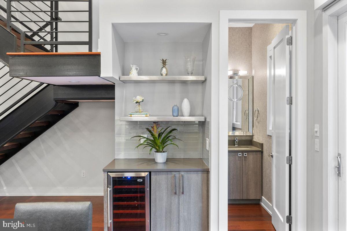 LOGAN SQUARE - Residential