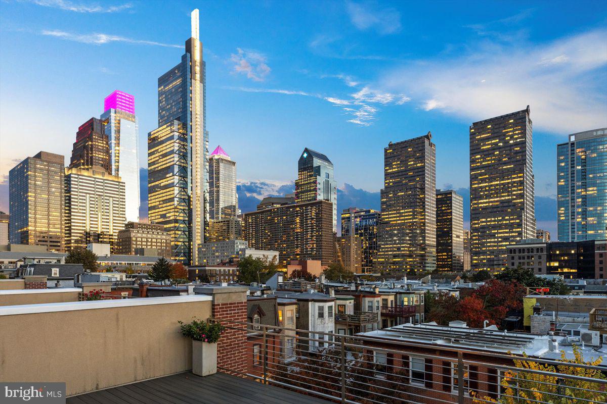 LOGAN SQUARE - Residential