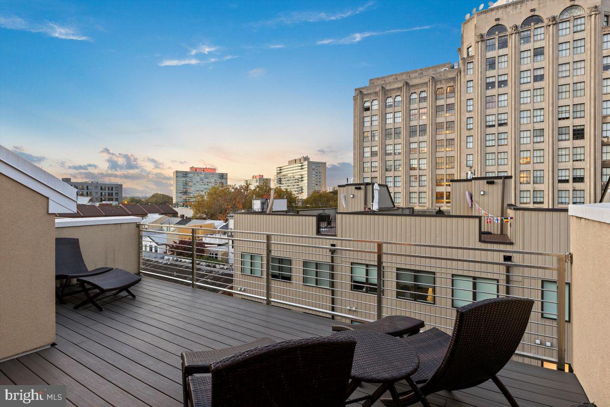 LOGAN SQUARE - Residential