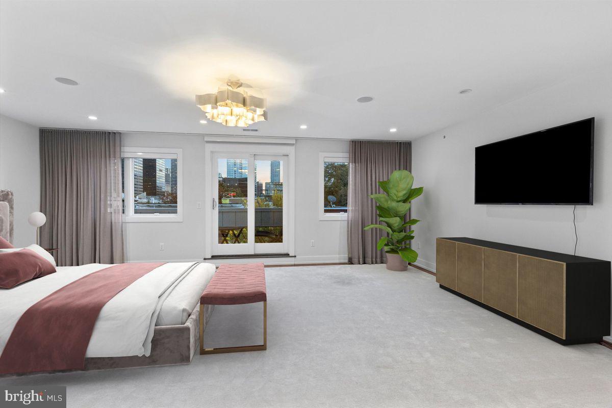 LOGAN SQUARE - Residential