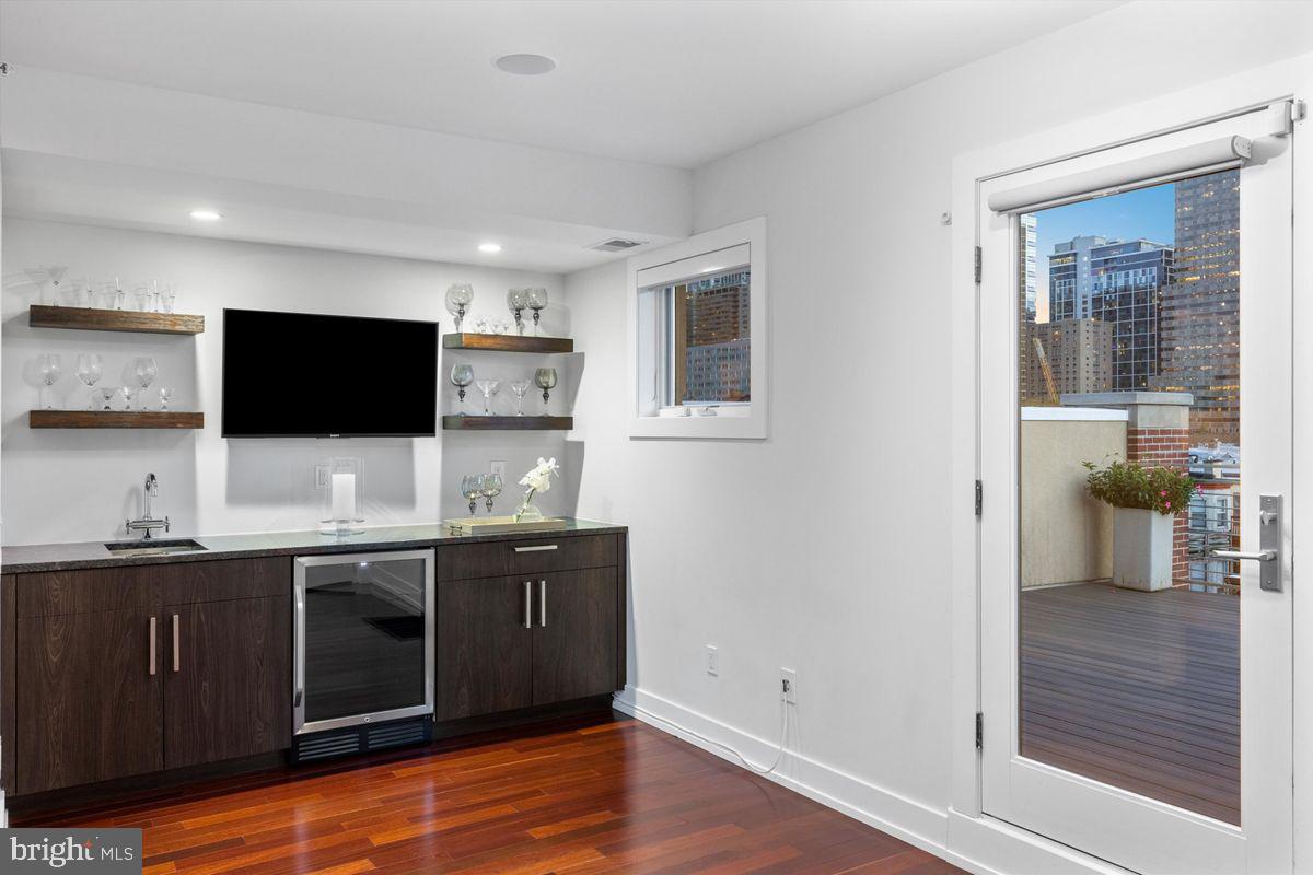 LOGAN SQUARE - Residential