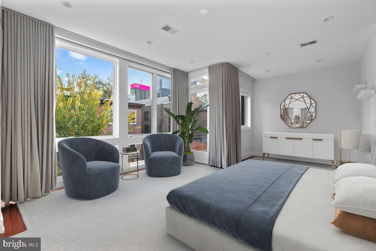 LOGAN SQUARE - Residential