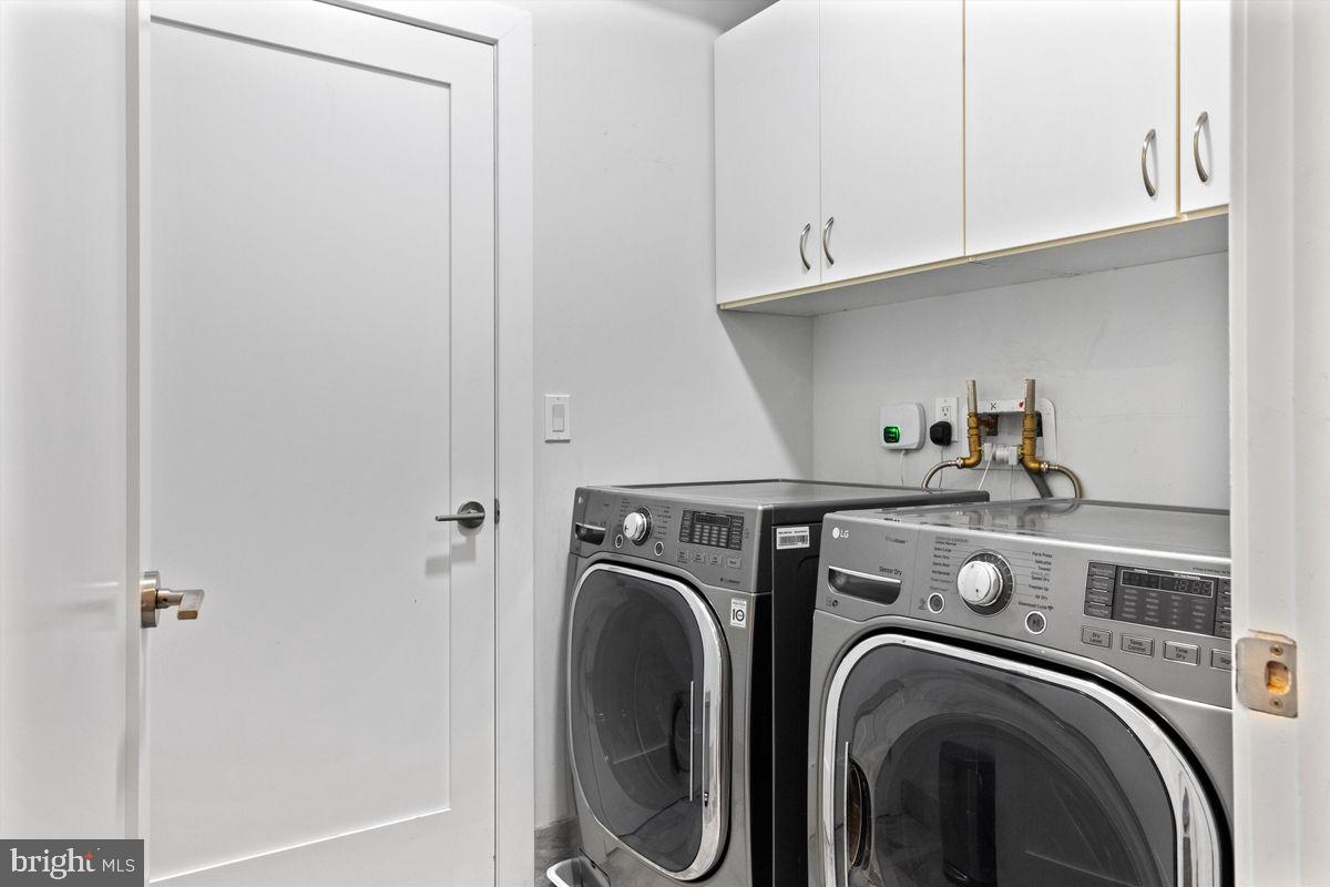 LOGAN SQUARE - Residential