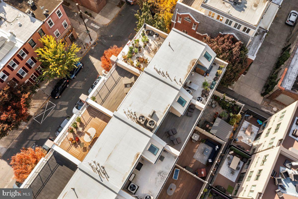 LOGAN SQUARE - Residential