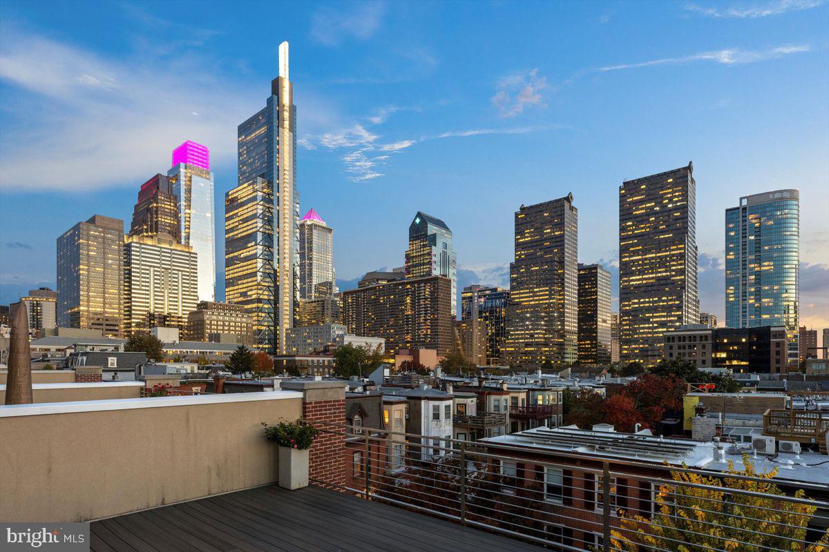 LOGAN SQUARE - Residential