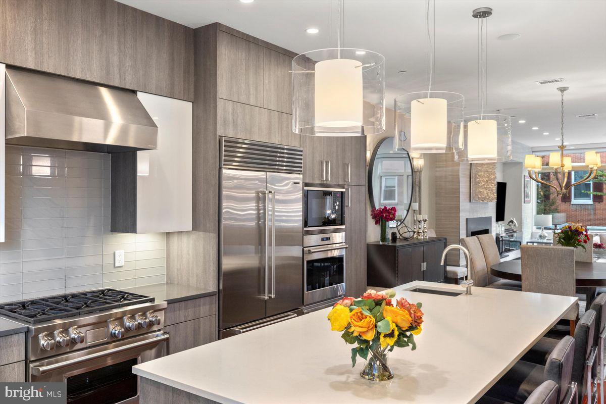 LOGAN SQUARE - Residential