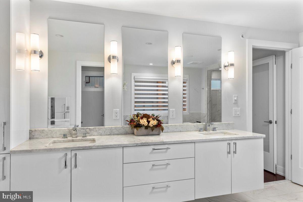 LOGAN SQUARE - Residential