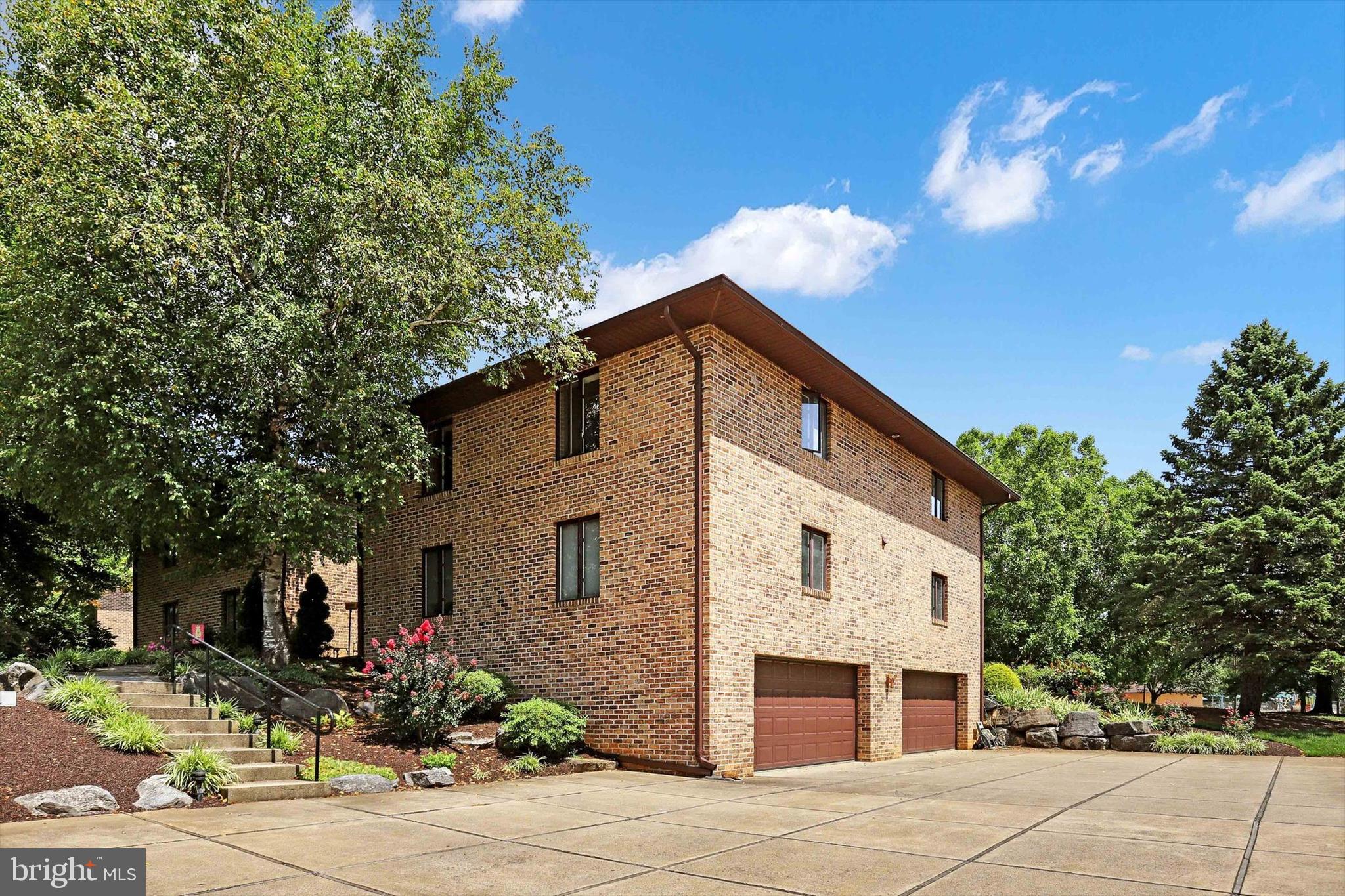 PENN NATIONAL GOLF COURSE COMMUNITY - Residential