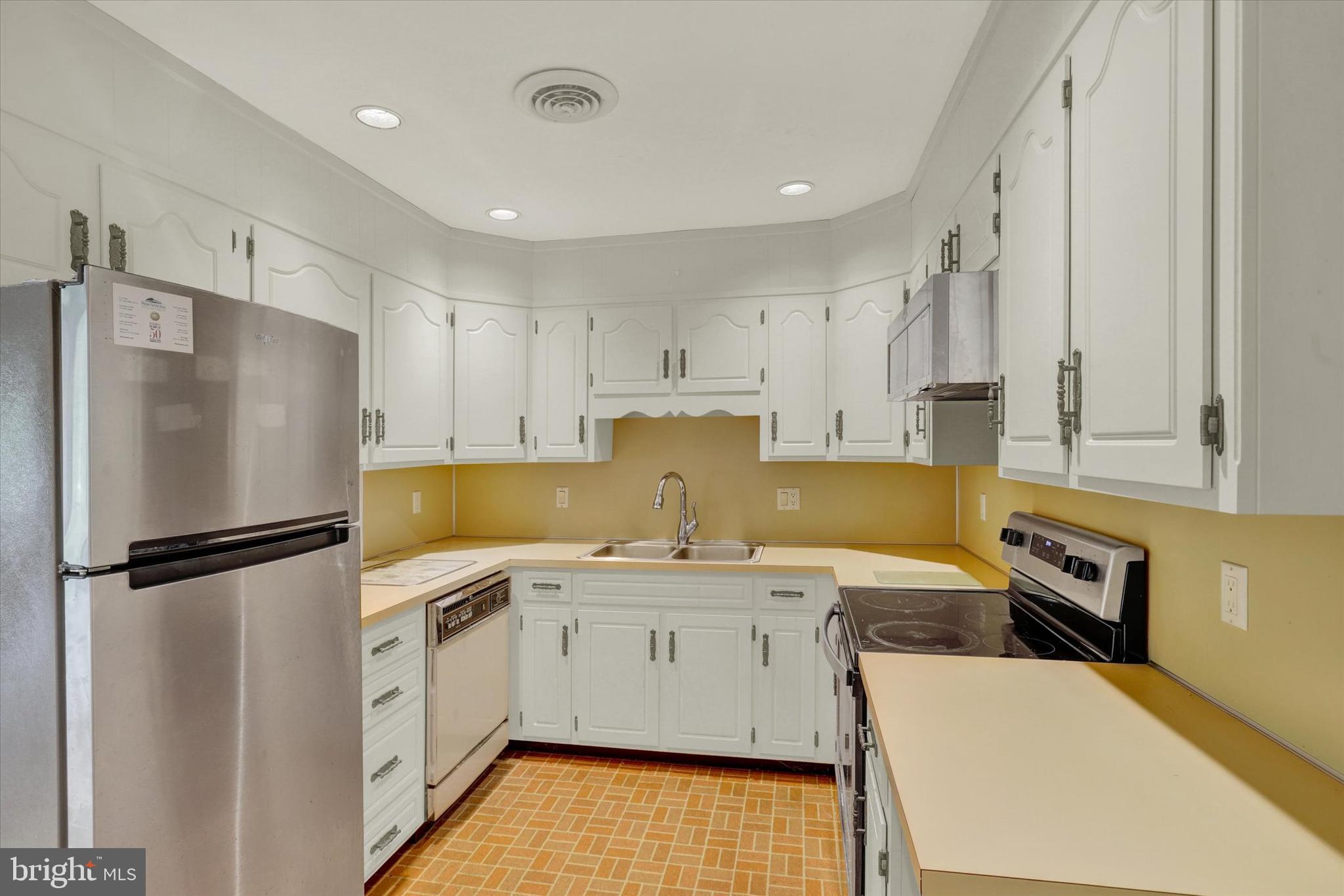 PENN NATIONAL GOLF COURSE COMMUNITY - Residential