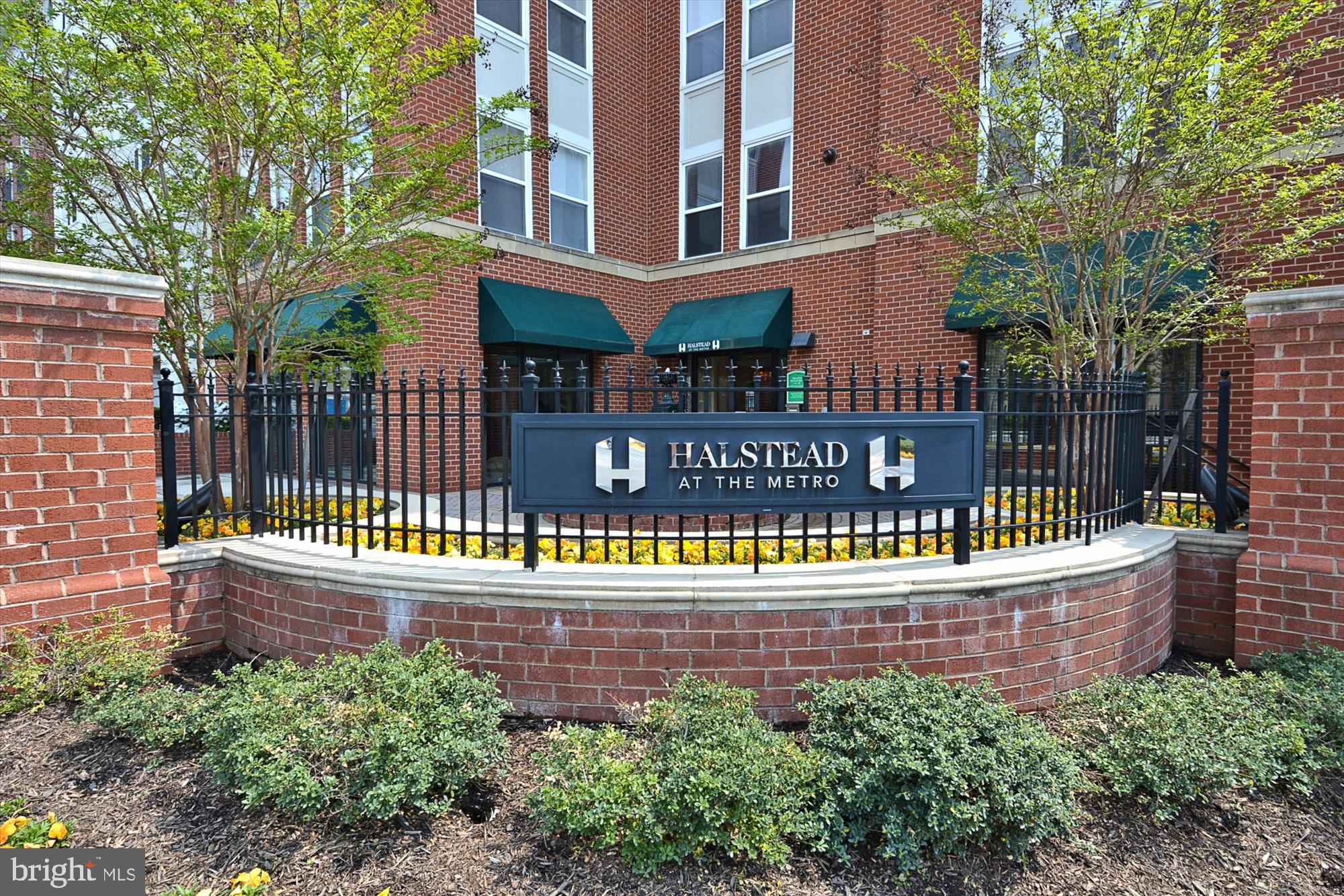 Spacious and bright 2-bedroom, 1-bath condo located in an unbeatable location. Enjoy modern finishes including granite countertops, stainless steel appliances, and a full-size washer and dryer in-unit. Relax on your private balcony or take advantage of community amenities such as the swimming pool, fitness center, and more. Rent includes water, trash, and 2 assigned parking spaces. Just steps to the Metro and the vibrant Mosaic District with shopping, dining, and entertainment. Pets considered on a case-by-case basis. A must-see!