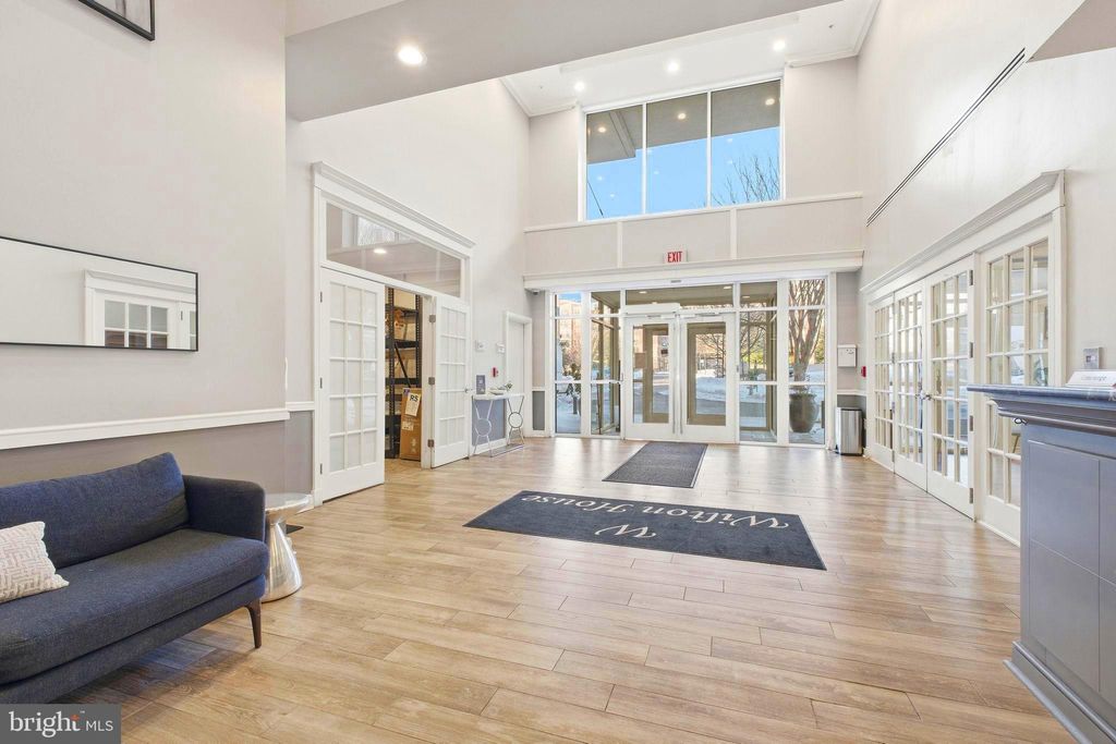 Photo of 2726 Gallows Road #510, VIENNA, VA 22180 (MLS # VAFX2288870)
