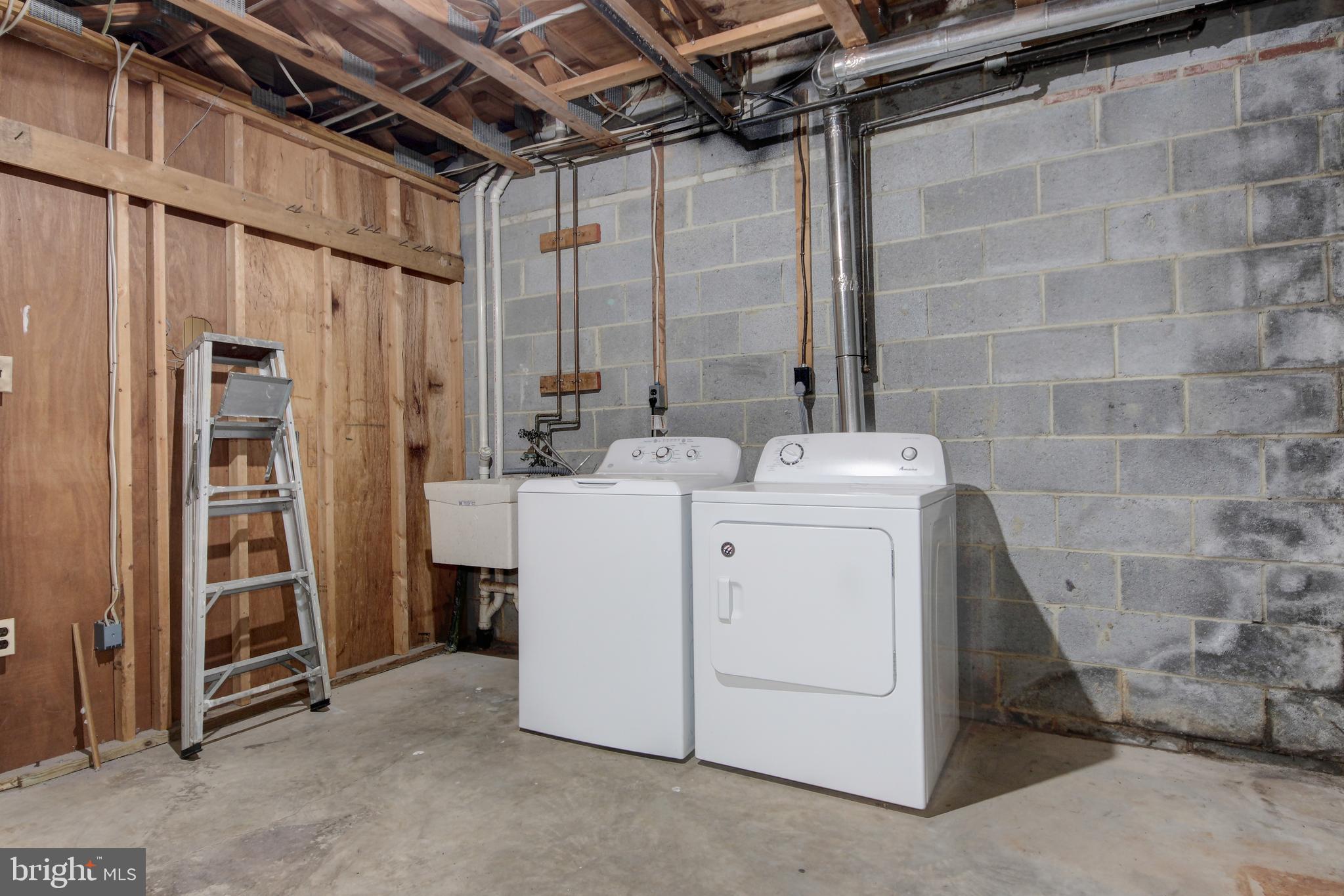 CALVERTON TOWNES - Residential