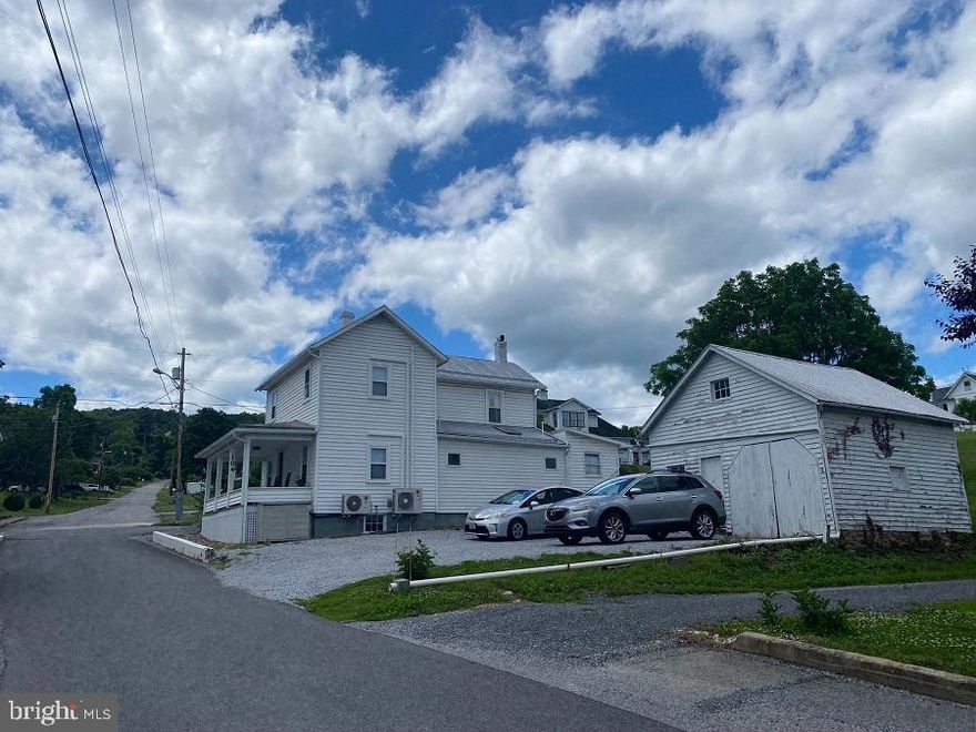 Modern Update with that Cozy Farmhouse Feel!  This home is centrally located in the Town of Franklin.  Walking distance to all those small town amenities.  Tastefully remodeled in a neutral palette to work with your own sense of style and decor.  The spacious main floor laundry room is just off of the kitchen area.  From there, step outside onto the patio, enjoy visiting with friends and family around the firepit  in your private back yard.  Plenty of room for gardening or play. 20' x 20' Bldg. This won't last long, so make an appointment today!