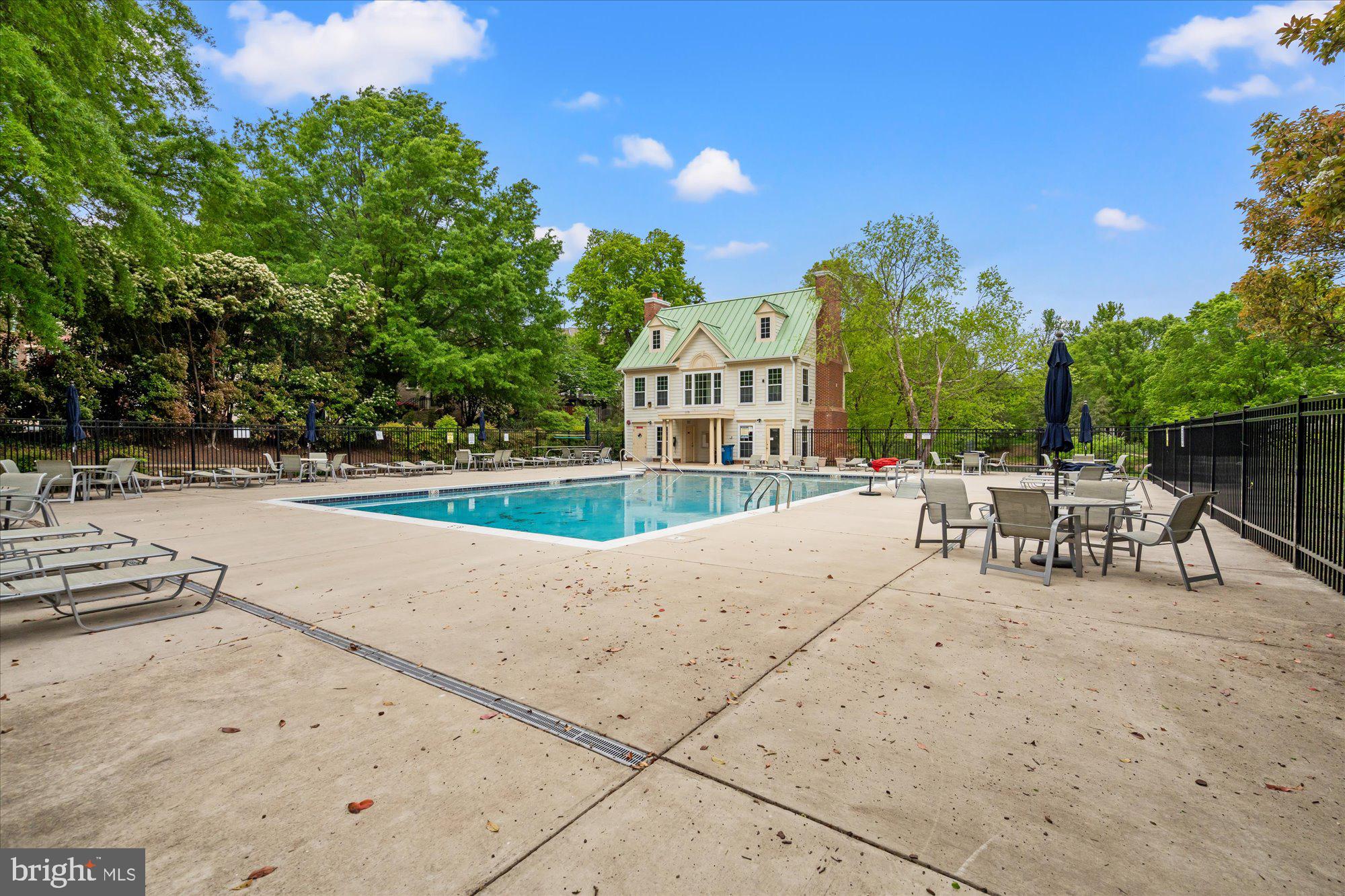 QUAKER HILL - Residential