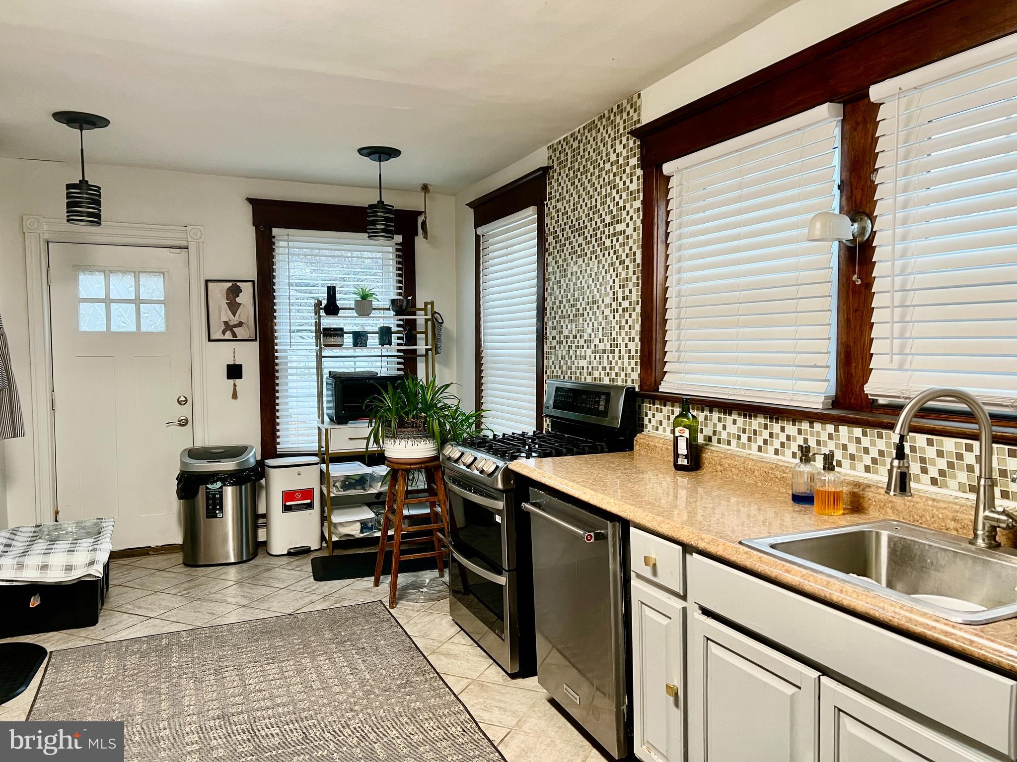 937 GREENWOOD AVENUE