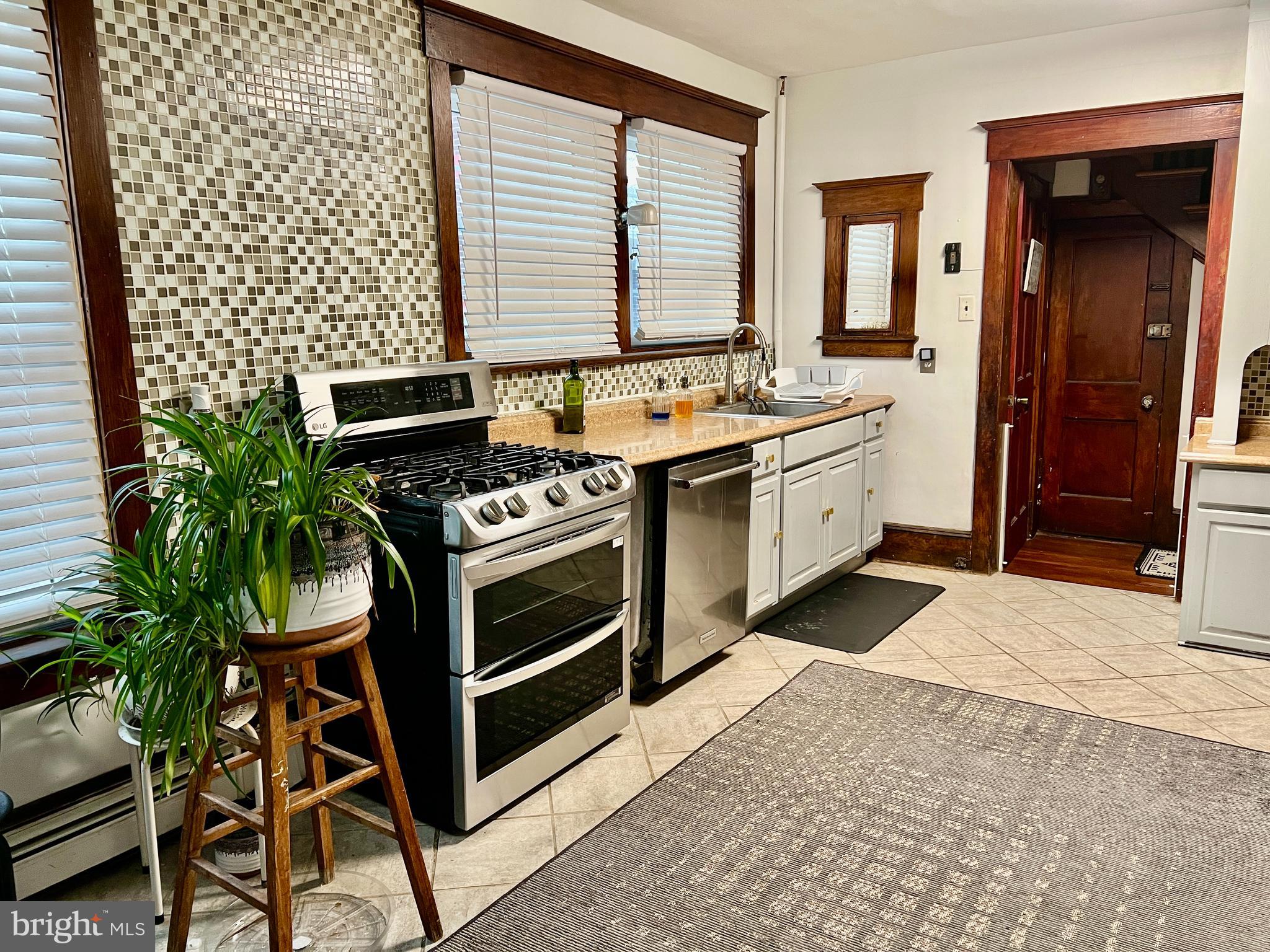 937 GREENWOOD AVENUE