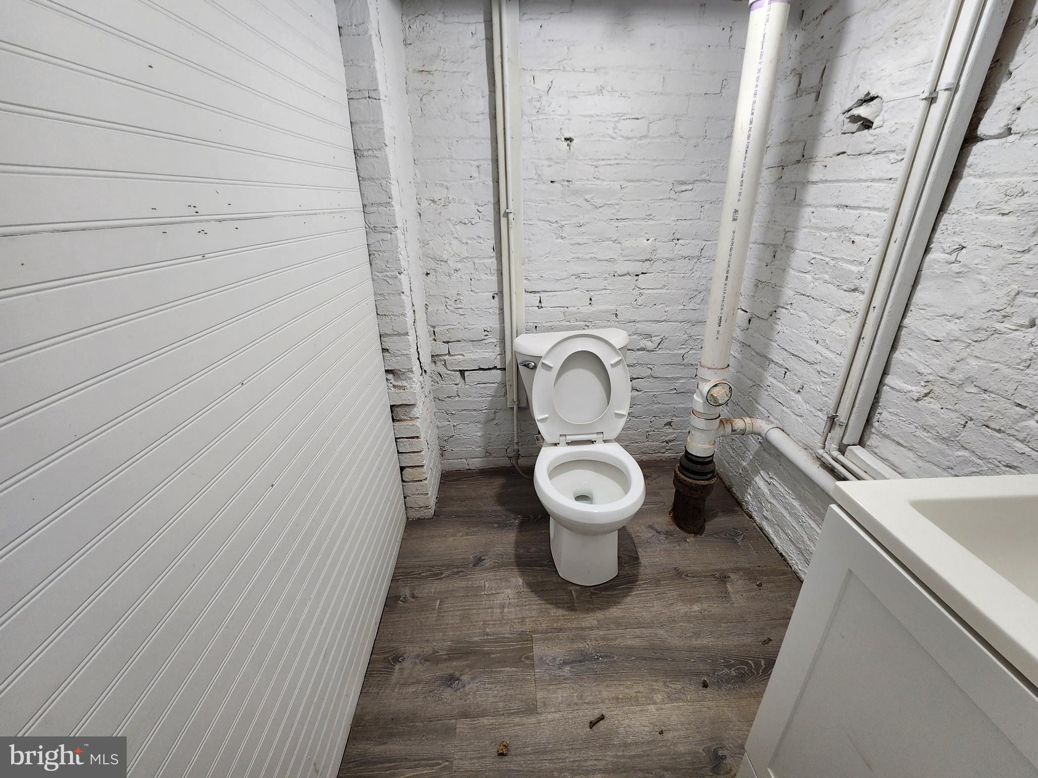 BROADWAY EAST - Residential