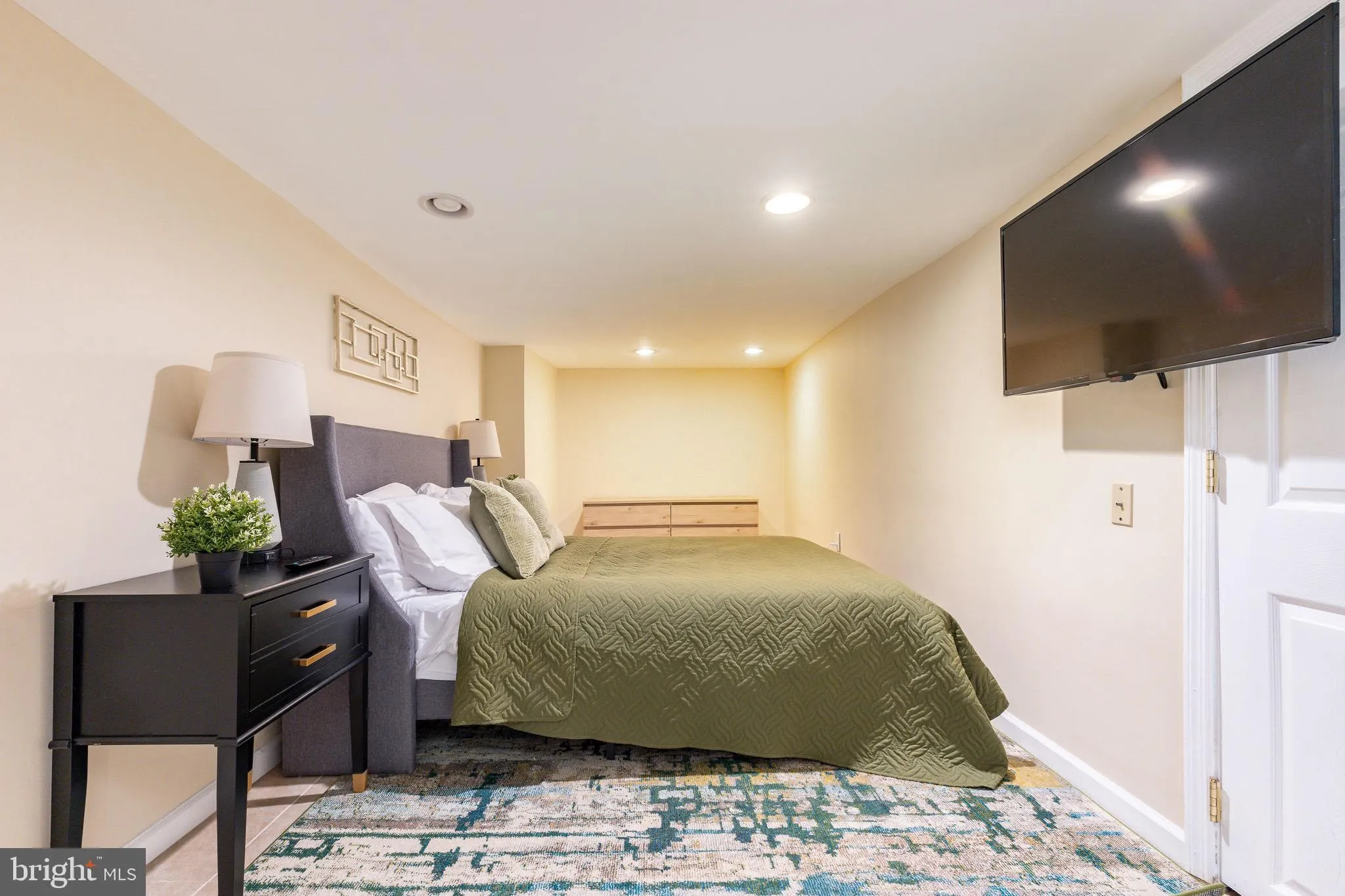 Philadelphia, Pennsylvania 19146, United States, 3 Bedrooms Bedrooms, ,2 BathroomsBathrooms,Residential,Active,185238