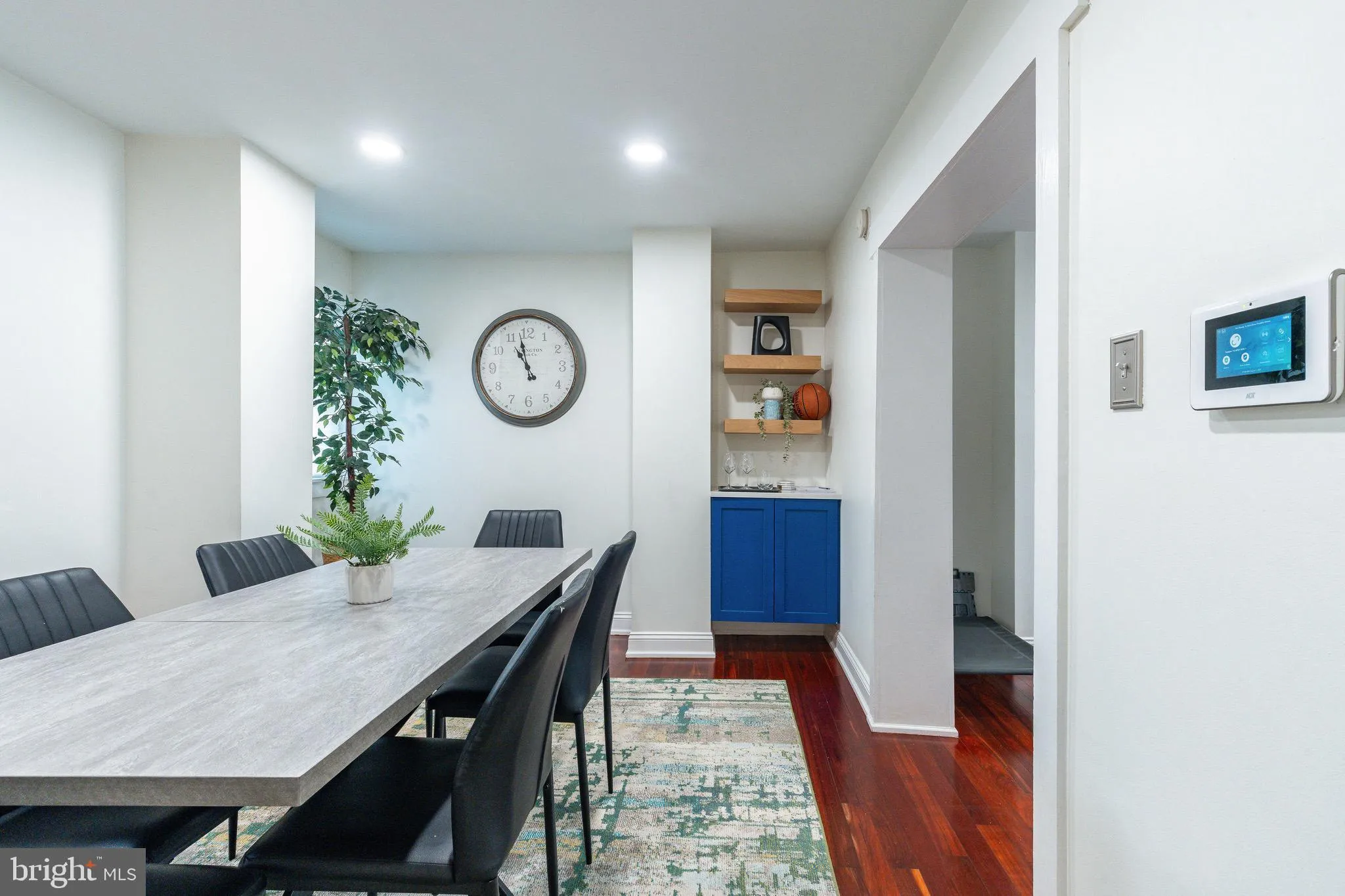 Philadelphia, Pennsylvania 19146, United States, 3 Bedrooms Bedrooms, ,2 BathroomsBathrooms,Residential,Active,185238