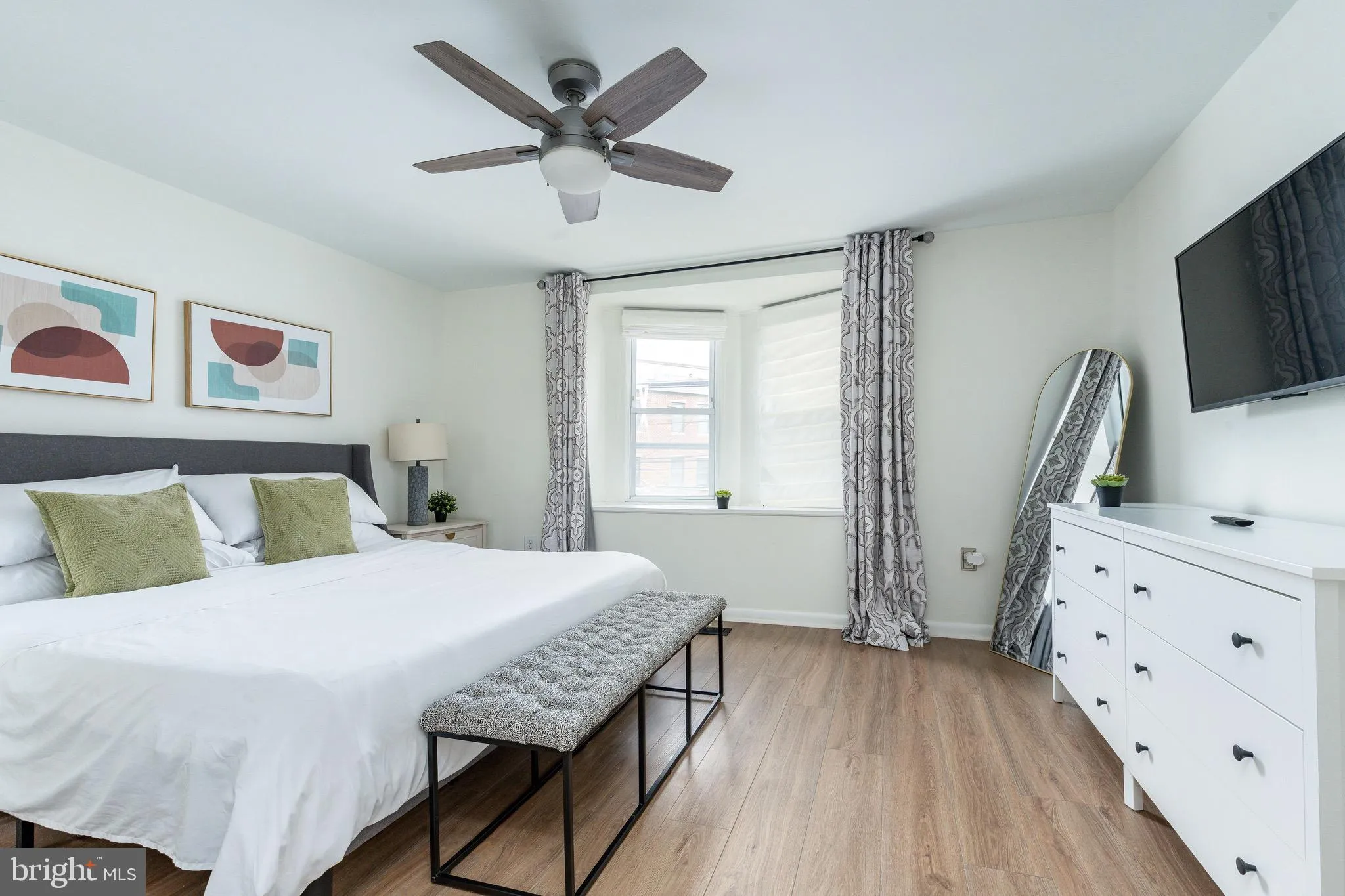 Philadelphia, Pennsylvania 19146, United States, 3 Bedrooms Bedrooms, ,2 BathroomsBathrooms,Residential,Active,185238