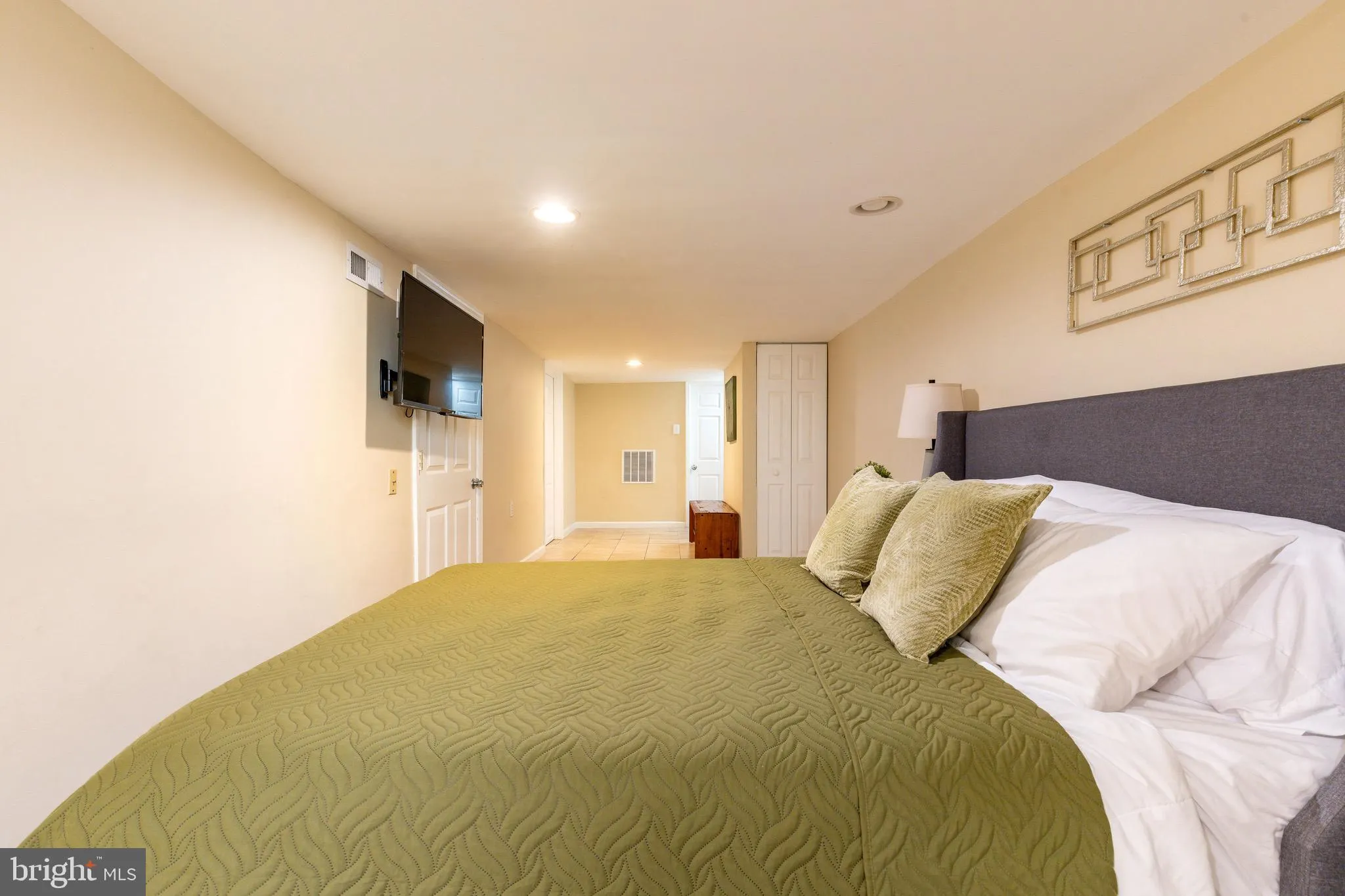 Philadelphia, Pennsylvania 19146, United States, 3 Bedrooms Bedrooms, ,2 BathroomsBathrooms,Residential,Active,185238