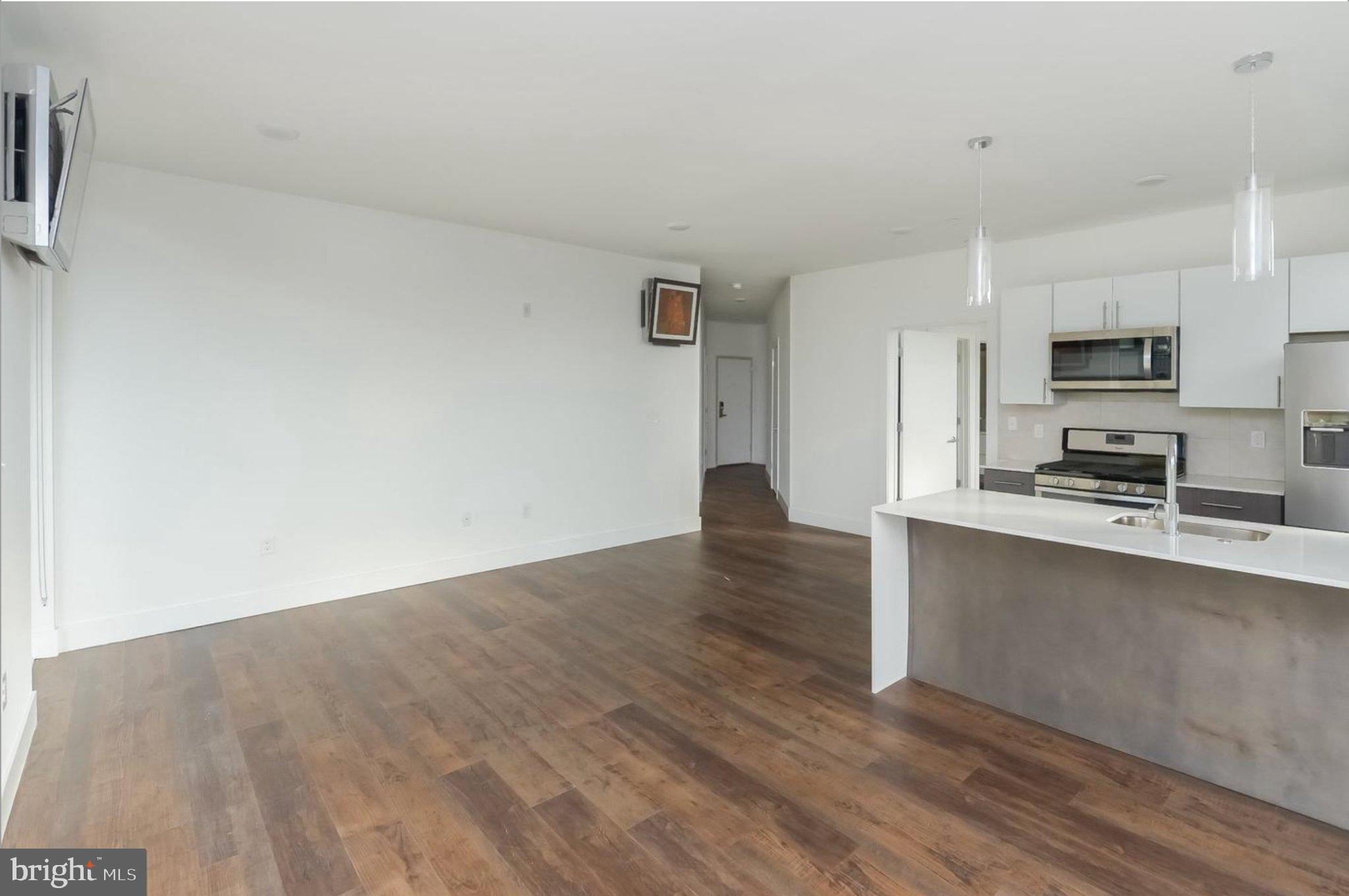 1214 N AMERICAN STREET C404