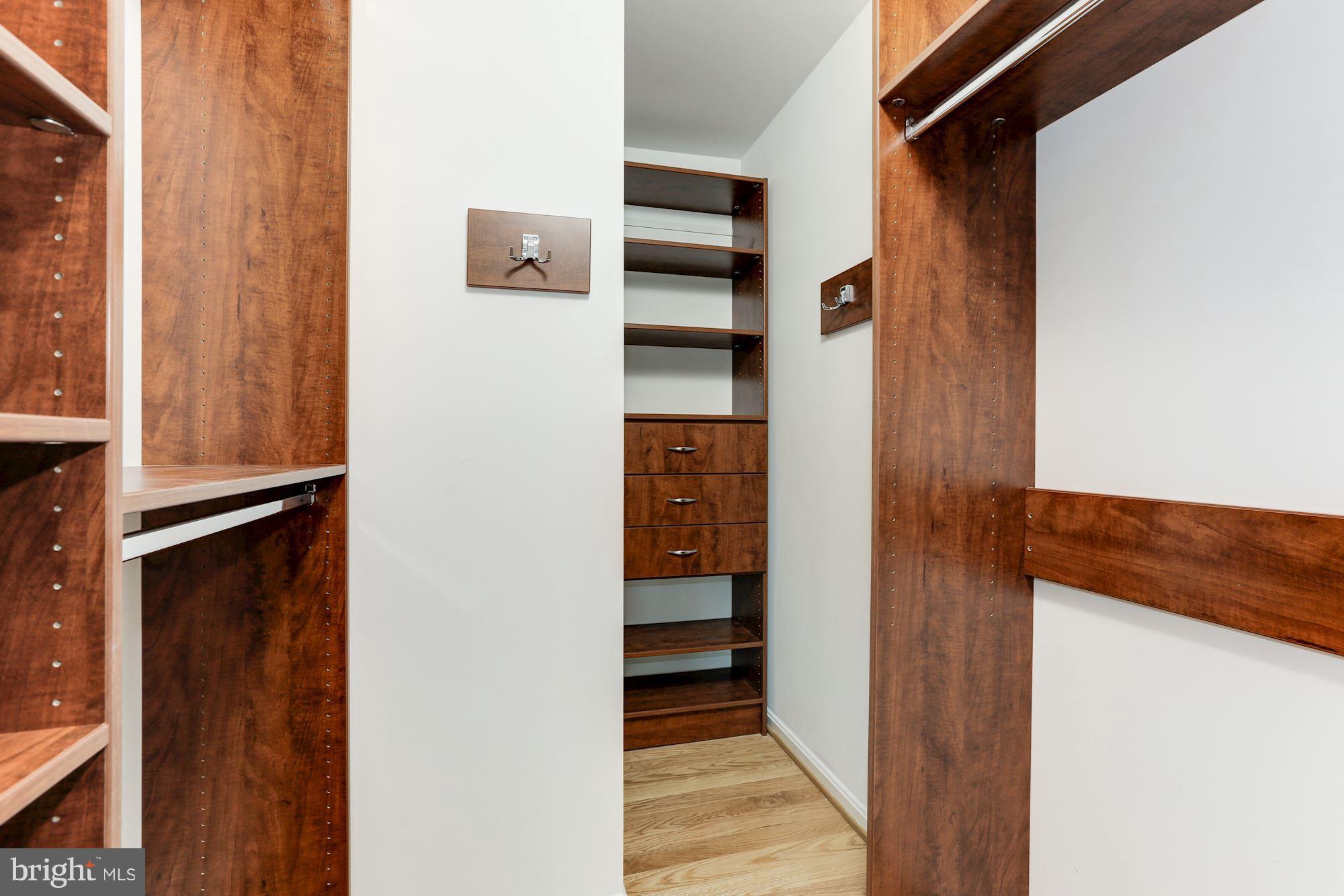 LAKE DEVEREUX - Residential