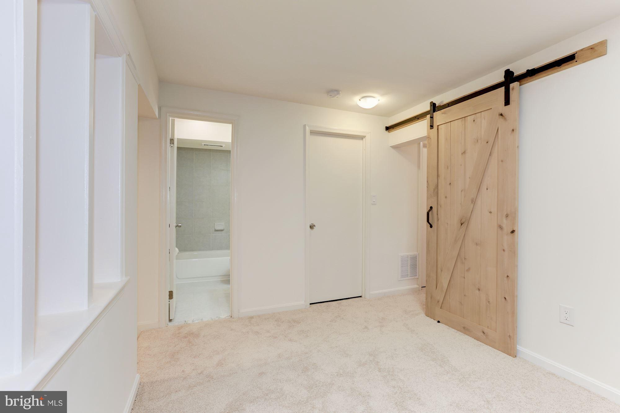 LAKE DEVEREUX - Residential